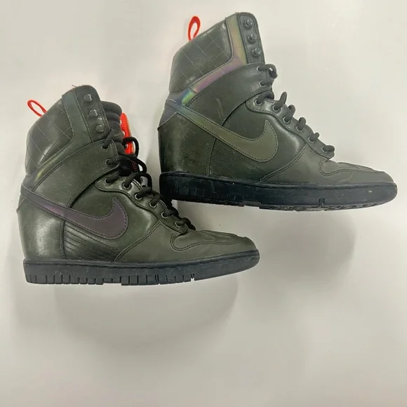 Nike Women's Wedges in Olive and Black *reflective* - Picture 2 of 6